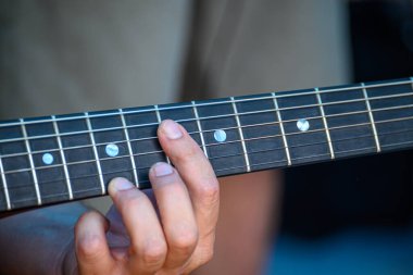 Bir oyuncu ve enstrümanı arasındaki yakın ilişki Kişisel bir hobi