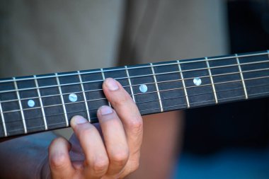 Bir oyuncu ve enstrümanı arasındaki yakın ilişki Kişisel bir hobi