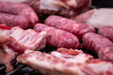 Karışık Izgara ve Taze Et Hazırlama Açık Yemek Konsepti