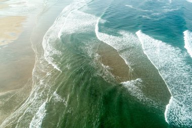 Güzelim Deniz Pelerininin İHA Çekimi Doğal Güzellik Konsepti