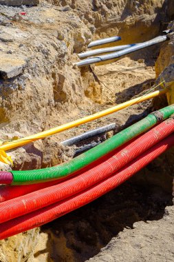 Oluklu Boruları olan Bir İnşaat Alanı Gelişim Konsepti