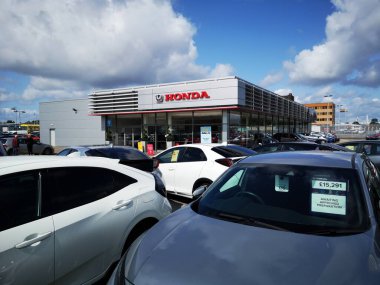 Cardiff, İngiltere: 19 Ağustos 2019: Yeni ve kullanılmış arabalı Honda Otomobil Galerisi. Honda Motor Company Ltd., Japon otomobil ve motosiklet üreticisi.. 