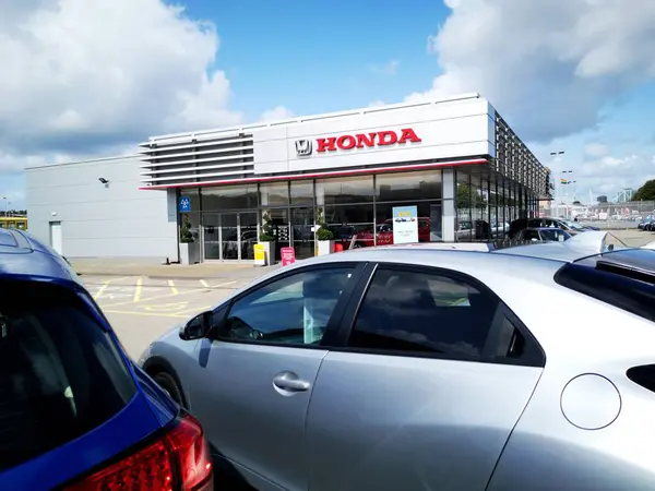 Cardiff, İngiltere: 19 Ağustos 2019: Yeni ve kullanılmış arabalı Honda Otomobil Galerisi. Honda Motor Company Ltd., Japon otomobil ve motosiklet üreticisi.. 