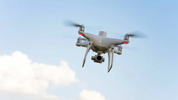 Drone Quadricottero Con Fotocamera Digitale Immagine Stock