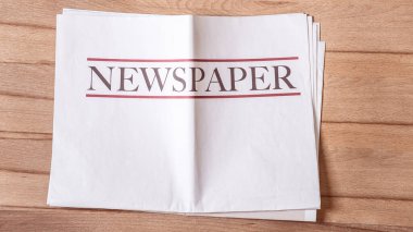 İş Gazetesi ahşap masada izole edildi, Daily