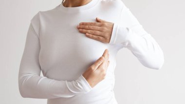 Göğüs kanseri farkındalığı konseptini destekliyorum. Göğüs kanseri için pembe kurdele sembolü.