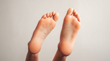 Beyaz ayaklar izole edilmiş