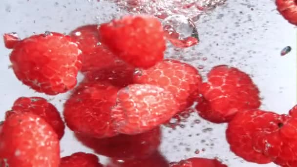 Himbeerwirbel Unter Wasser Gefilmt Wird Zeitlupe 1000 Fps Hochwertiges Fullhd — Stockvideo
