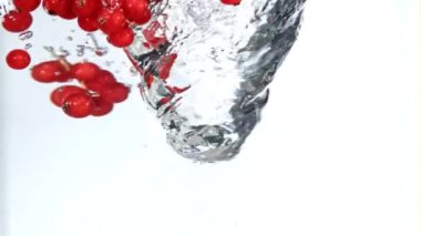 Frenk üzümü bir girdaba düşer. Yüksek kaliteli FullHD görüntüler