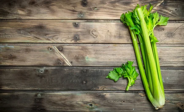 Čerstvé Šťavnaté Celer Dřevěné Pozadí — Stock fotografie