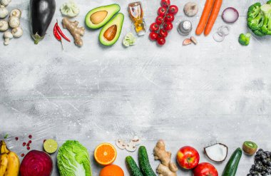 Organik gıda. Sağlıklı sebze ve meyve çeşitli. Rustik bir arka plan üzerinde.