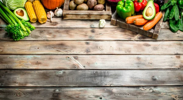 Comida Saudável Sortimento Frutas Legumes Orgânicos Frescos Fundo Madeira — Fotografia de Stock