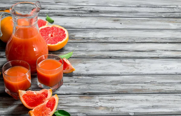 Grapefruit Juice Glass Pitcher Wooden Background — Stock Photo, Image