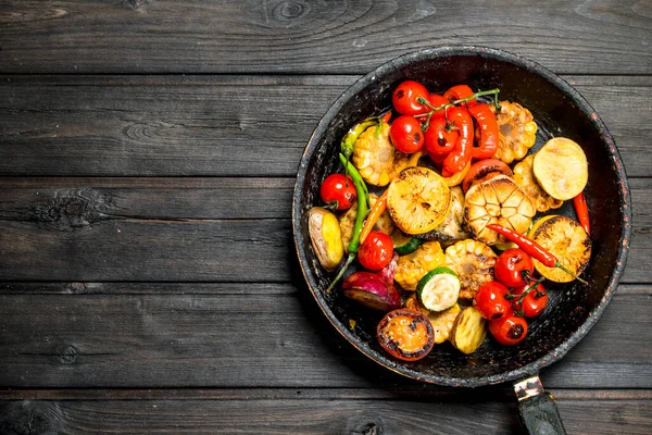 Grilled Vegetables Pan Wooden Background — Stock Photo, Image
