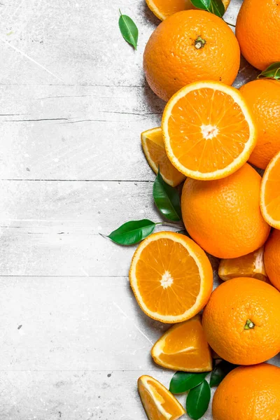Juicy Oranges Leaves Rustic Background — Stock Photo, Image