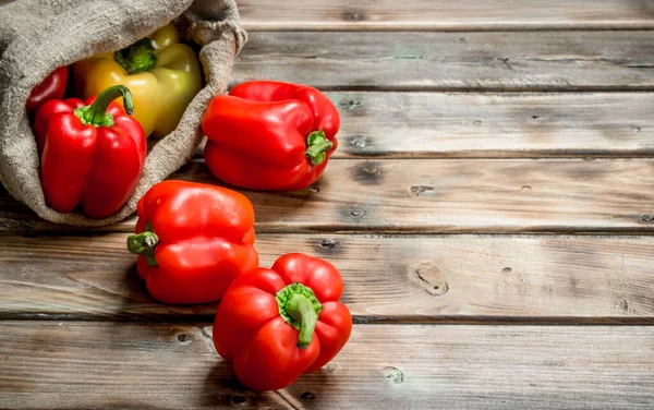 stock image Fresh sweet pepper in the sack. On wooden background