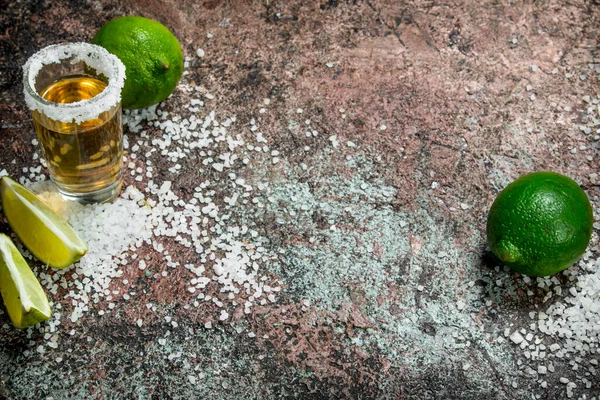 Tequila Shot Glass Salt Slices Fresh Lime Rustic Background — Stock Photo, Image