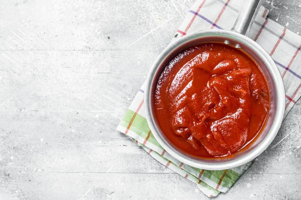 Tomato Sauce Pot Napkin White Rustic Background — Stock Photo, Image