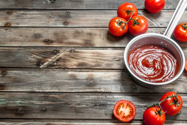 Tomato Sauce Saucepan Ripe Tomatoes Wooden Background — Stock Photo, Image