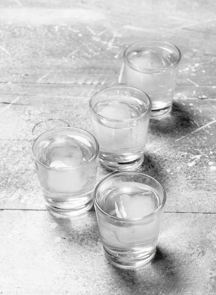 Egy Üveg Vodka Lövés Rusztikus Háttér — Stock Fotó