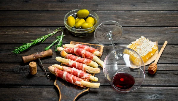 Meat Appetizer Breadsticks Red Wine Wooden Background — Stock Photo, Image