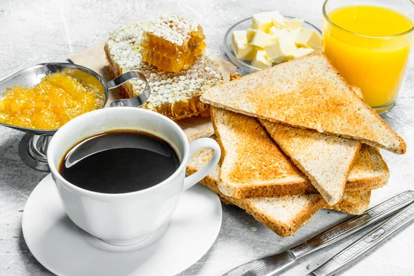 Frühstück Toastbrot Mit Butter Honig Und Orangenmarmelade Auf Rustikalem Hintergrund — Stockfoto
