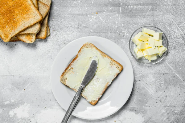 Kahvaltı Kızarmış Ekmek Tereyağı Rustik Bir Arka Plan Üzerinde — Stok fotoğraf