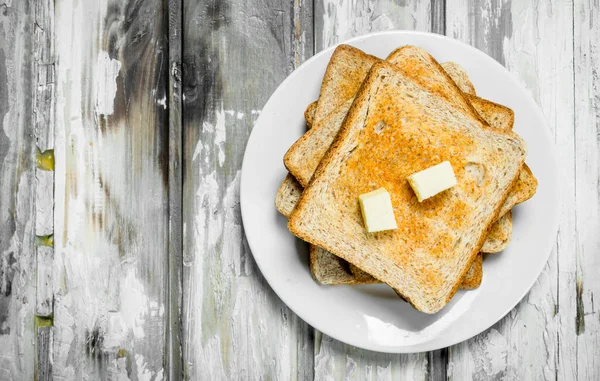 Petit Déjeuner Pain Grillé Beurre Sur Fond Rustique Bois — Photo