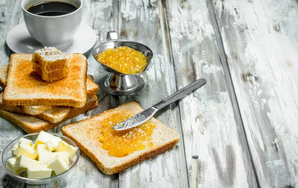 Frühstück Toastbrot Mit Orangenmarmelade Auf Rustikalem Holzgrund — Stockfoto