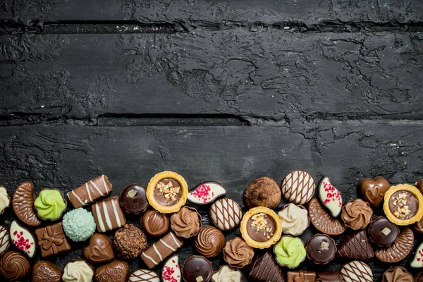 Variety Chocolate Candies Black Rustic Background — Stock Photo, Image