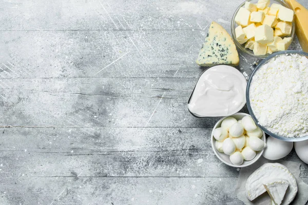 Verschiedene Sortimente Von Milchprodukten Auf Rustikalem Hintergrund — Stockfoto