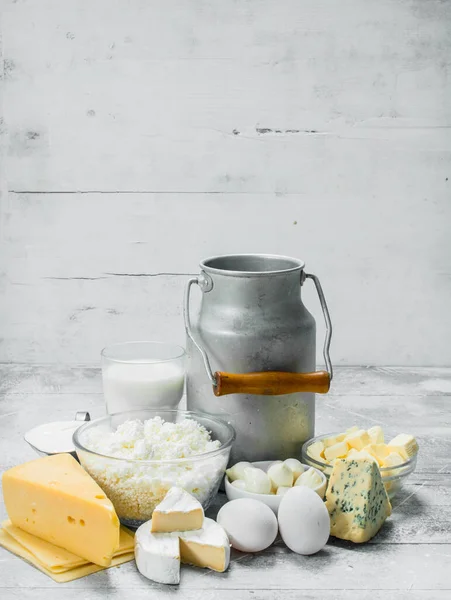 Vielfalt Frischen Milchprodukten Auf Rustikalem Hintergrund — Stockfoto