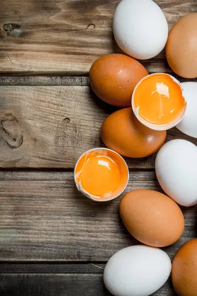 Huevos Pollo Frescos Sobre Fondo Madera —  Fotos de Stock