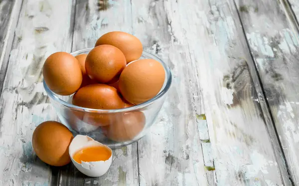 Huevos Tazón Vidrio Sobre Fondo Rústico —  Fotos de Stock