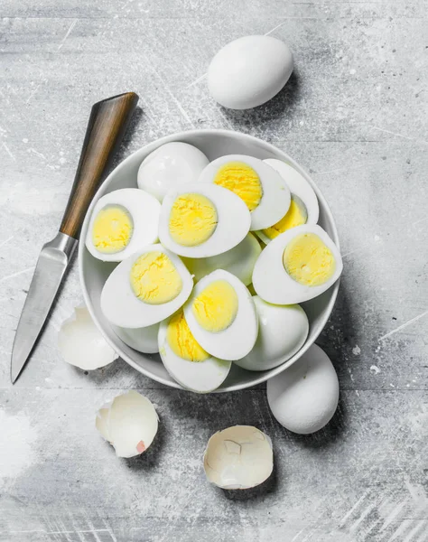 Gekookte Eieren Een Kom Een Rustieke Achtergrond — Stockfoto