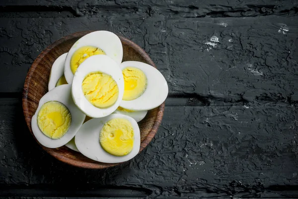 Gekookte Eieren Een Kom Een Zwarte Rustieke Achtergrond — Stockfoto