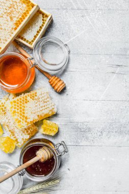 Tatlım farklı türleri. Rustik bir arka plan üzerinde.