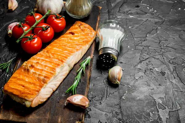 Steaks Grilled Salmon Spices Tomatoes Black Rustic Background — Stock Photo, Image