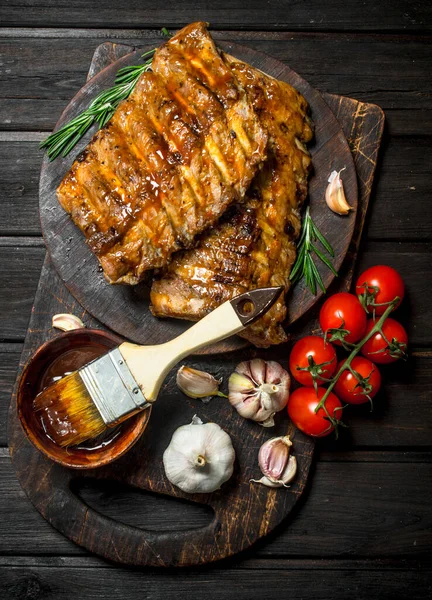 Grilled Ribs Sauce Herbs Spices Wooden Background — Stock Photo, Image