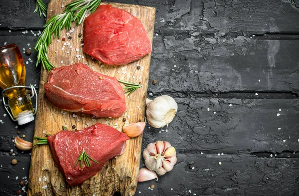 Raw Meat Sliced Pieces Beef Spices Herbs Wooden Board Black — Stock Photo, Image