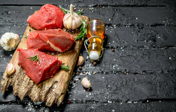 Raw Meat Sliced Pieces Beef Spices Herbs Wooden Board Black — Stock Photo, Image