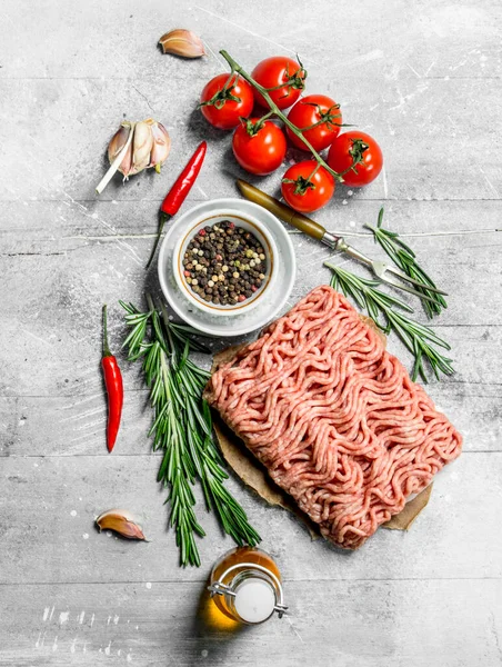 Raw Minced Beef Spices Herbs Rustic Background — Stock Photo, Image