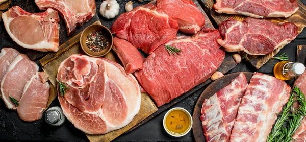 Carne Cruda Diferentes Tipos Carne Cerdo Carne Res Sobre Fondo Fotos de stock libres de derechos