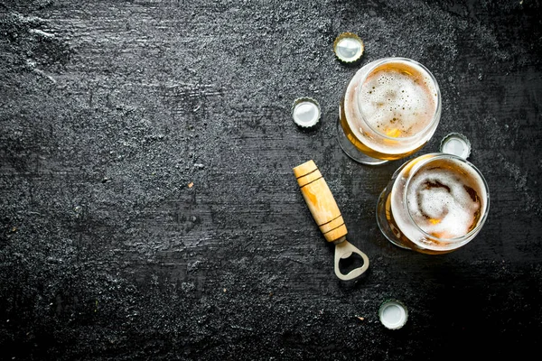Окуляри Пива Відкриття Чорному Сільському Тлі — стокове фото