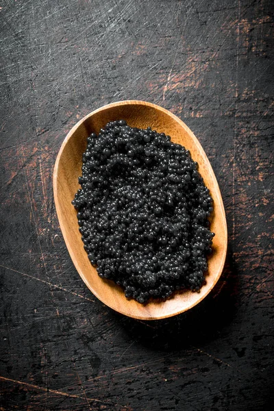 Caviar Negro Tazón Sobre Fondo Rústico Oscuro —  Fotos de Stock