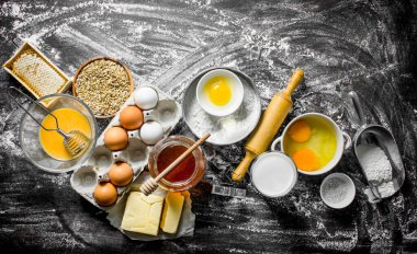 Pişirme arka plan. Ev yapımı hamur hazırlanması. Rustik arka planda