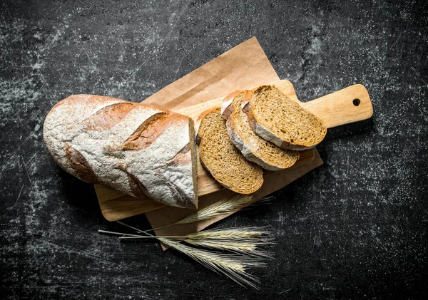 Sliced Bread Spikelets Dark Rustic Background — Stock Photo, Image