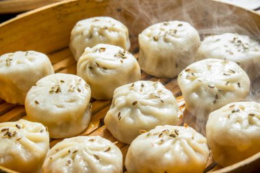 Sıcak köfte manta. Rustik arka planda