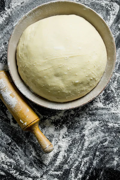 Flour Background Dough Bowl Rolling Pin Rustic Background — Stock Photo, Image
