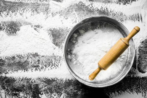 Flour Sieve Rolling Pin Rustic Background — Stock Photo, Image